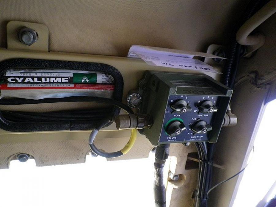Детали интерьера Oshkosh M-ATV 2009 года  (фото 269 из 676)